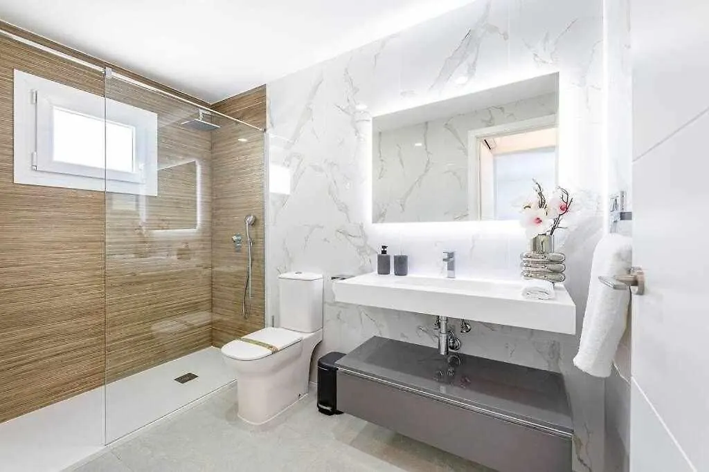 Lujoso Apartamento De 2 Habitaciones Con Vistas Benalmádena Διαμέρισμα